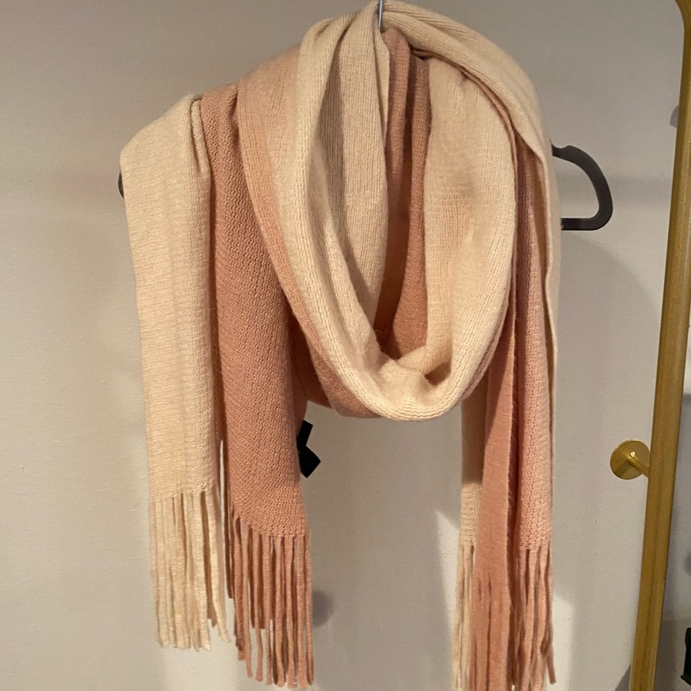 NWOT Steve Madden Pink Cream Ombré Scarf